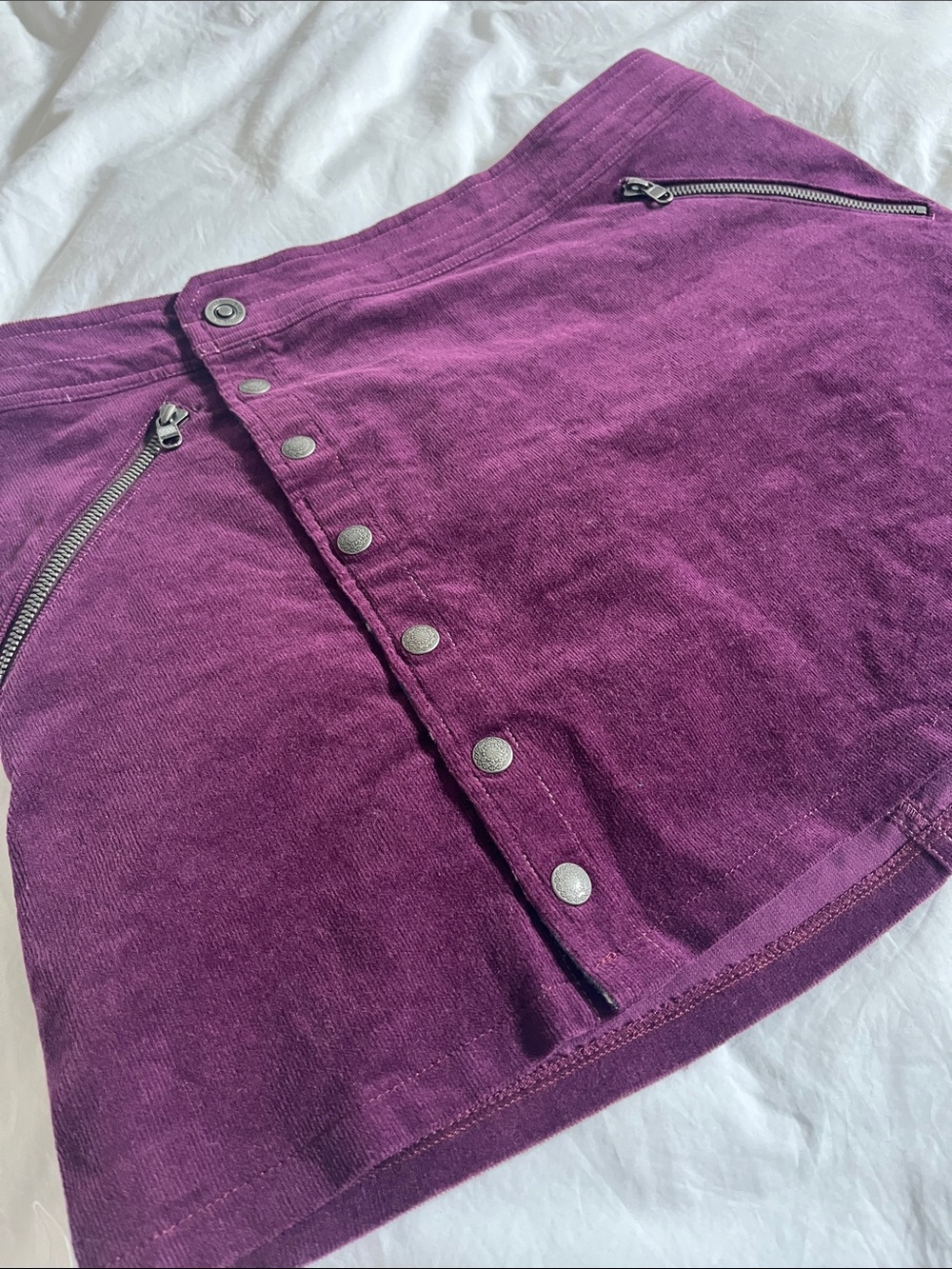 Kuhl Streamline purple corduroy mini skirt sz. 6 sliver zippers unique buttons